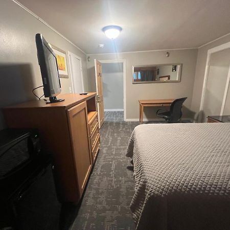 Vacationland Inn & Suites Brewer Екстериор снимка