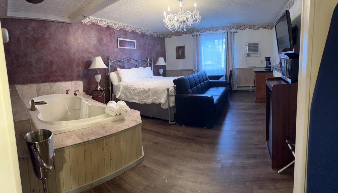 Vacationland Inn & Suites Brewer Екстериор снимка