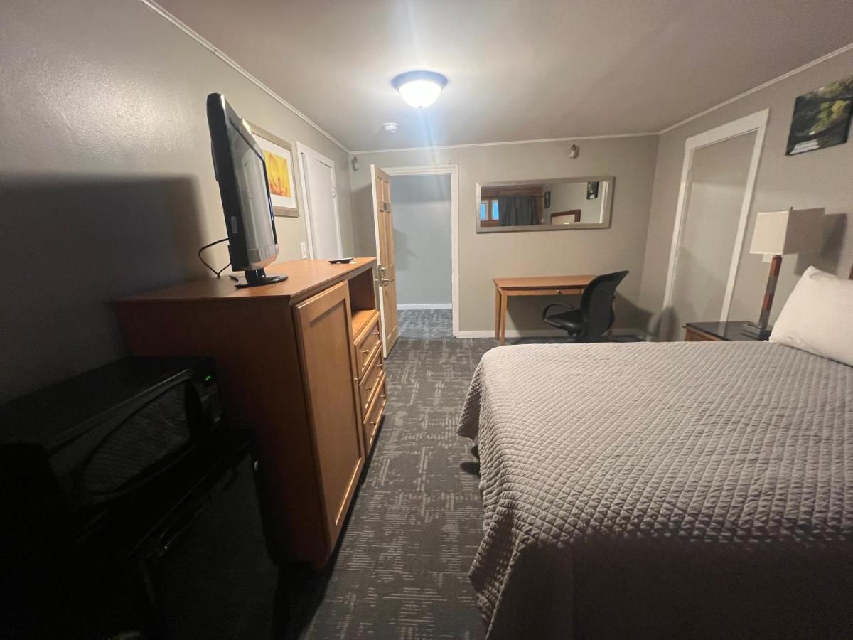 Vacationland Inn & Suites Brewer Екстериор снимка